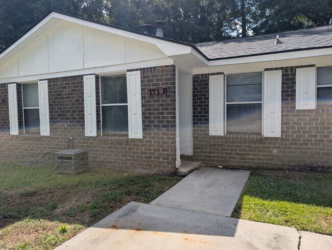 Building Photo - 171 Hummingbird Ave