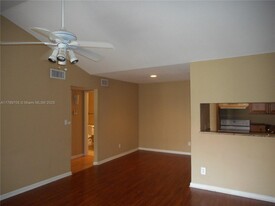 Building Photo - 733 Riverside Dr