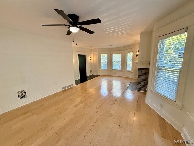 Building Photo - 95 Inwood Pl