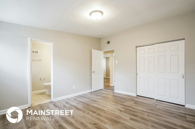 Building Photo - 6910 Woodhurst Dr