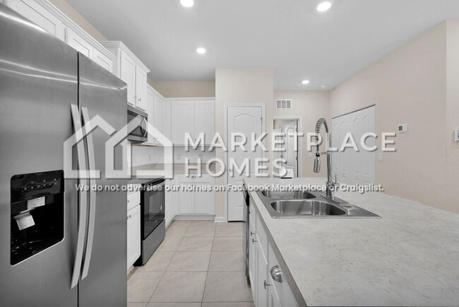 Building Photo - 3996 Vlg Vw Ln