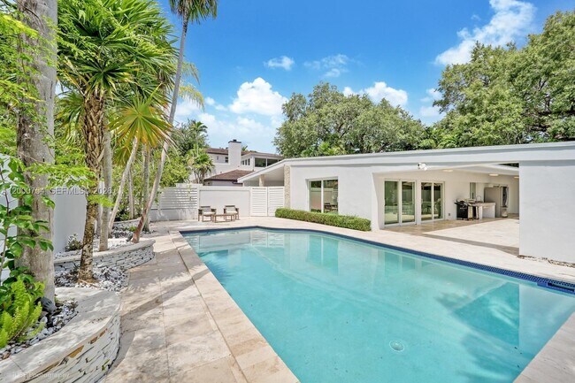 Building Photo - 1641 Tigertail Ave