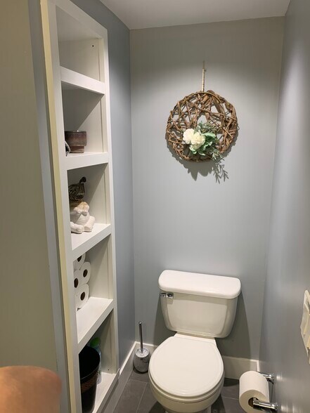 Several built ins in the bathroom - 3111 Harrow Dr