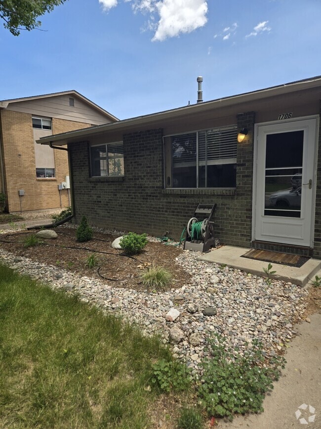 Building Photo - 1706 Larch St