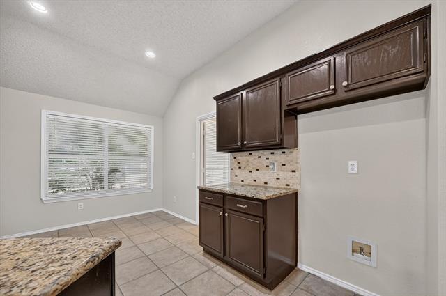 Building Photo - 3960 Bexhill Dr