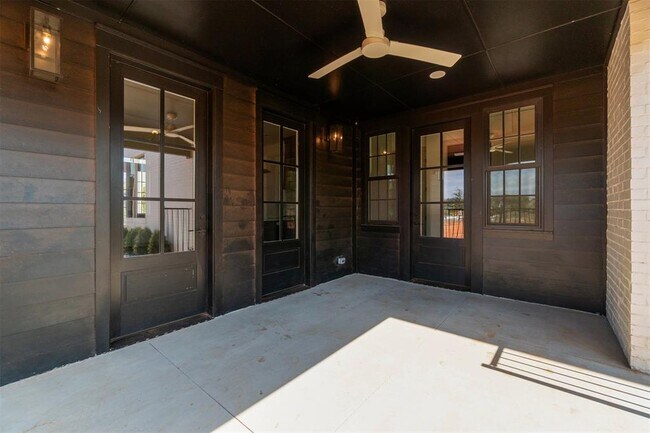 Building Photo - 18810 Selah Wy