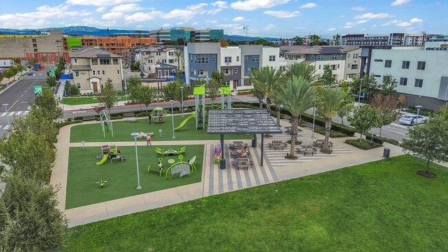 Building Photo - 1879 Union St