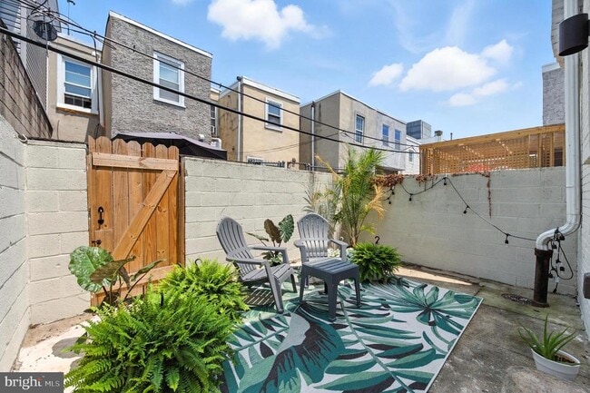 Building Photo - 1937 Dickinson St