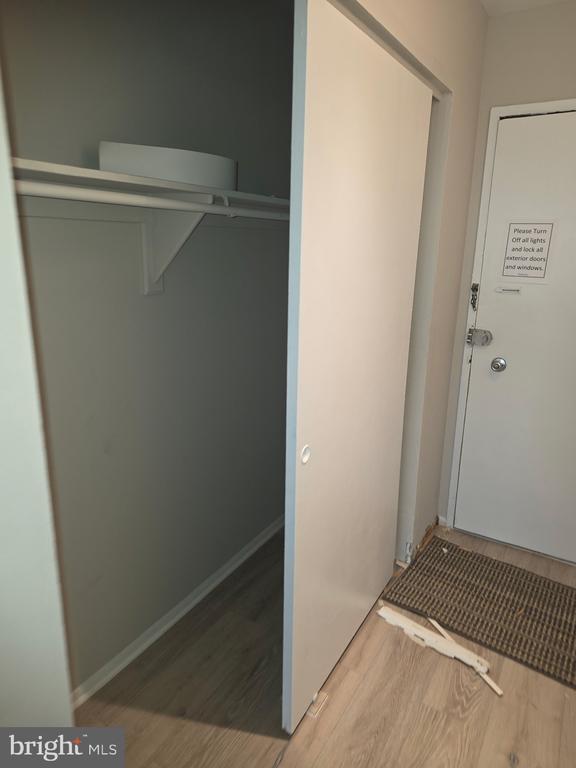 Building Photo - 4600 S Four Mile Run Dr