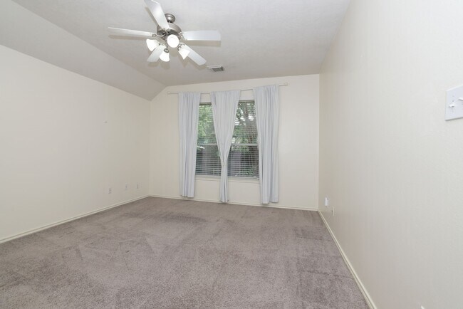 Building Photo - 7 N Regan Mead Cir