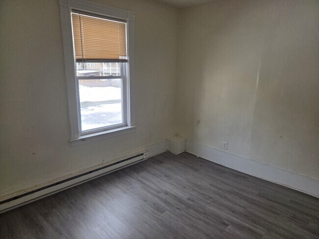 Building Photo - 19 Lunenburg St