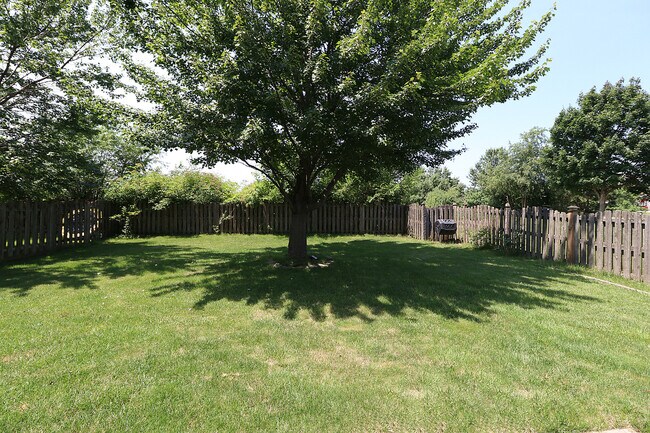 Building Photo - 16046 S Fairfield Dr