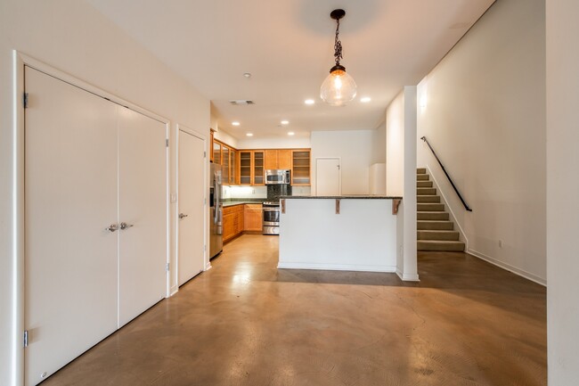 Building Photo - Luxury Loft Style Home in Japantown! Come ...