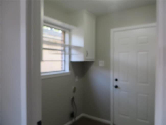 Building Photo - 4655 Old Anderson Ln