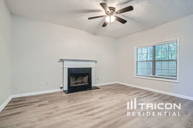 Building Photo - 713 Forestglen Dr