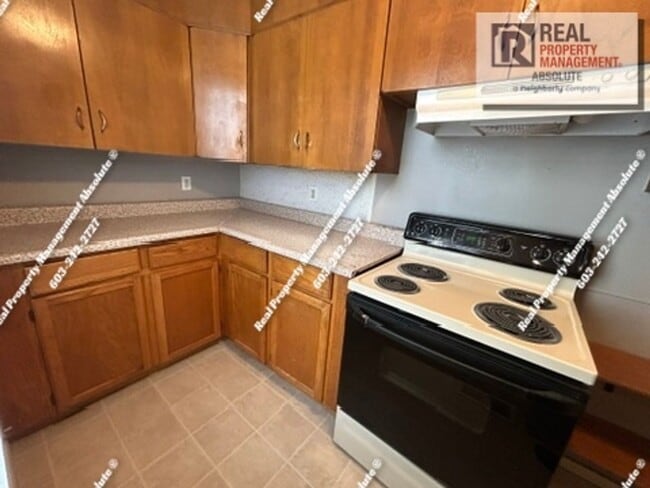 Building Photo - Large First-Floor 3BR Near Downtown Manchester