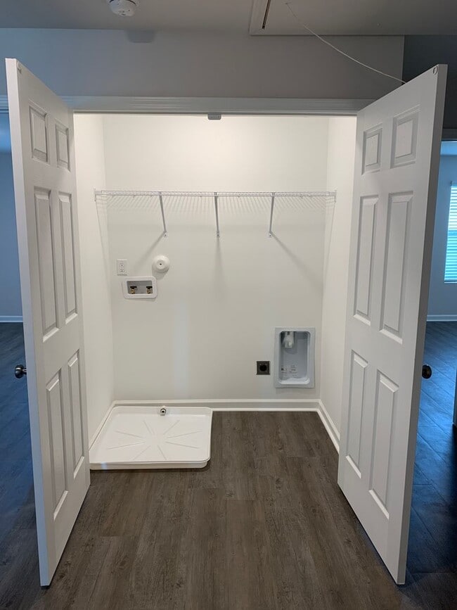 Building Photo - Move-In Ready! Spacious 3-Bedroom, 2-Bath Home in Waterbury — Apply Today to Secure Yours!