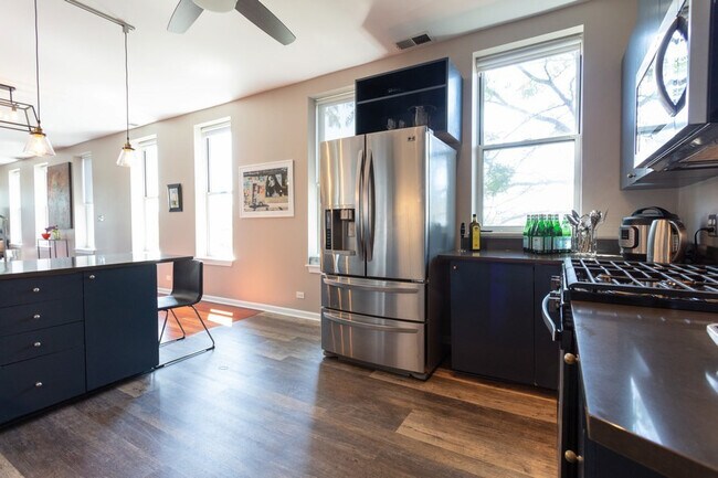 Building Photo - 1530 N Throop St