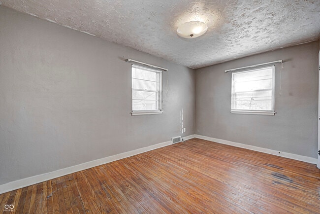 Building Photo - 315 S Webster Ave
