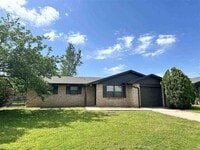 Building Photo - 4810 NW Hoover- AVAILABLE NOW!