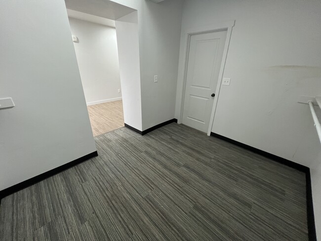 Building Photo - 404 E 5600 S