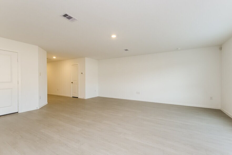 Building Photo - 15298 Abella Dr