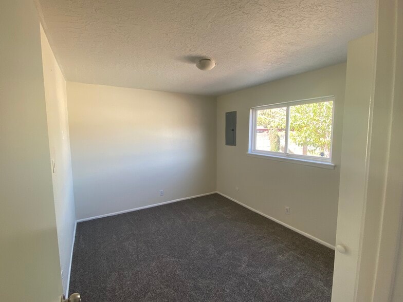 Building Photo - 11213 Chico Rd NE