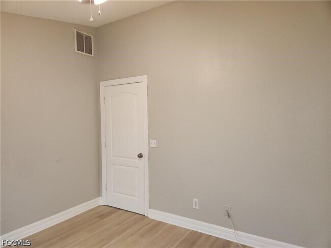 Building Photo - 827 NE 23rd Terrace