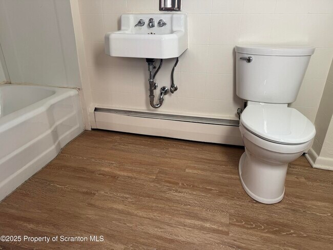 Building Photo - 901 S Webster Ave