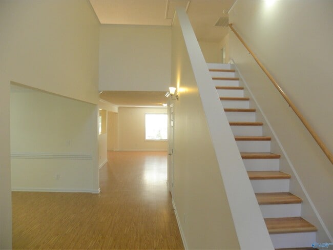 Building Photo - 409 Jasmine Dr