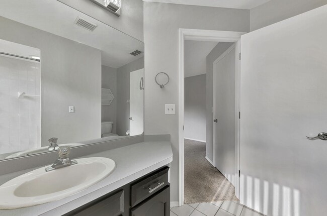 Building Photo - STUNNING 3 BEDROOM, 2 BATHROOM, 2 CAR GARAGE HOME LOCATED IN THE HIGHLY SOUGHT AFTER BRIARWOOD CO...