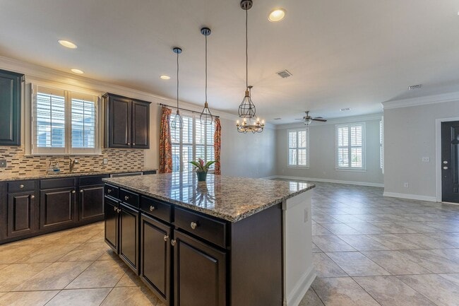 Building Photo - 3 Bedroom 2.5 Bath House in Boltons Landin...