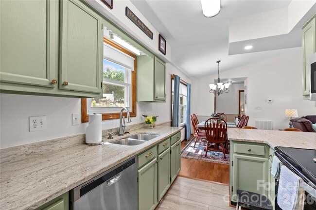 Building Photo - 147 Bain Ln
