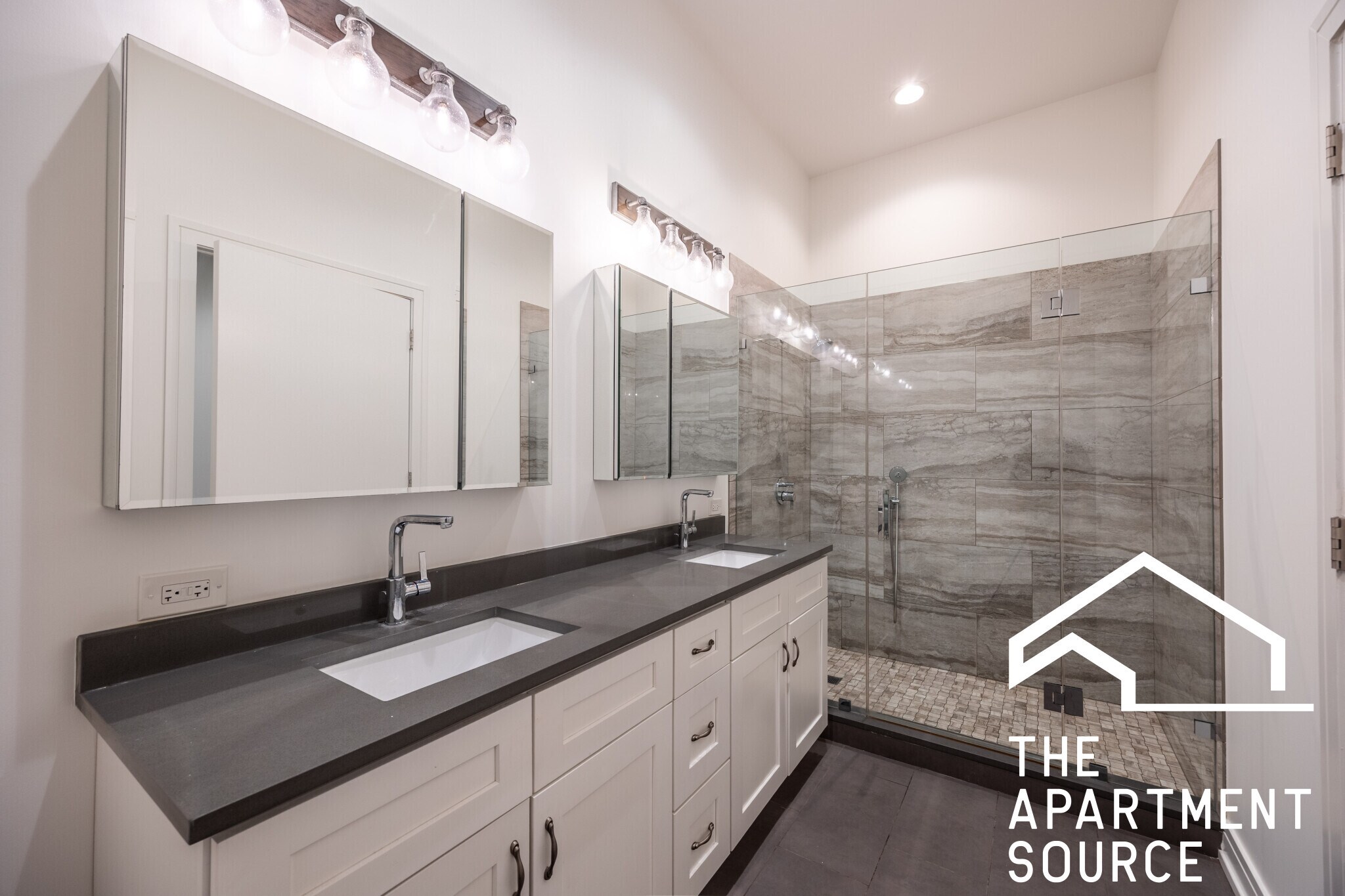 Building Photo - 2500 W Chicago Ave