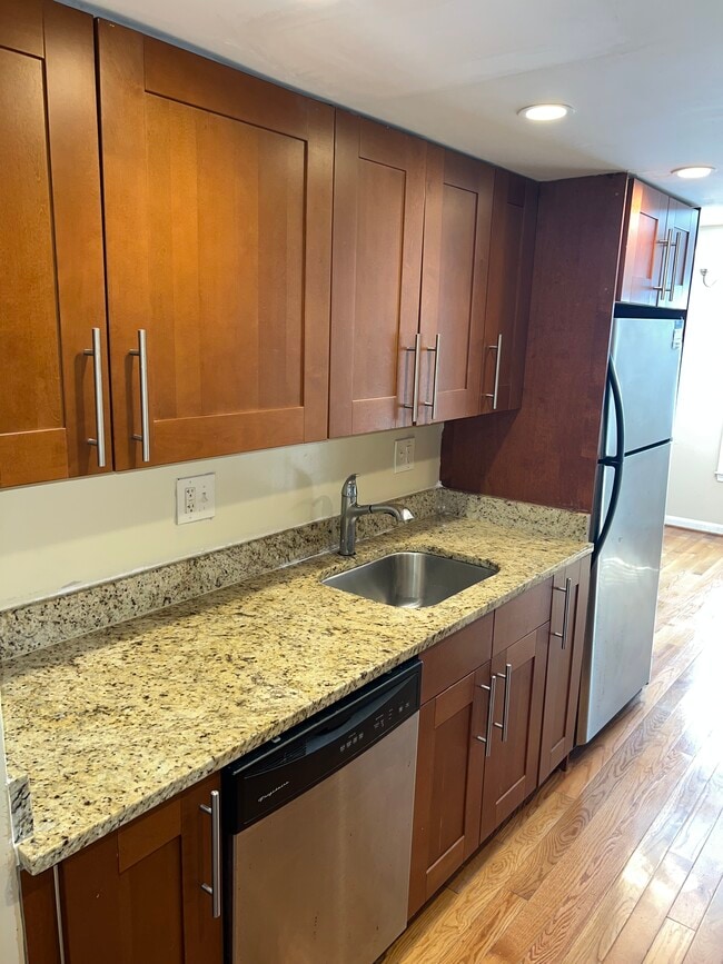 Building Photo - 2136 Catskill St