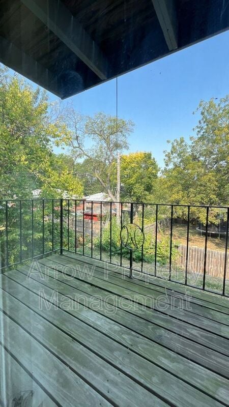 Building Photo - 320 Lincoln St