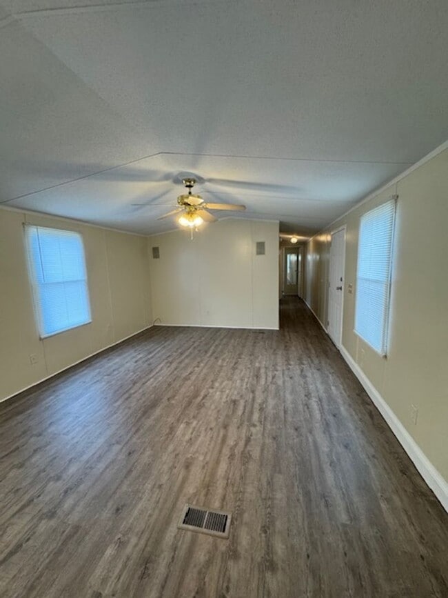 Building Photo - Gordon Road