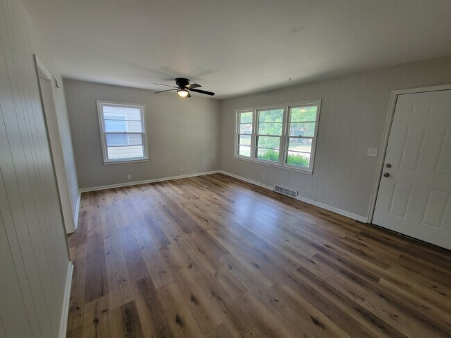 Building Photo - 5935 Bellaire St