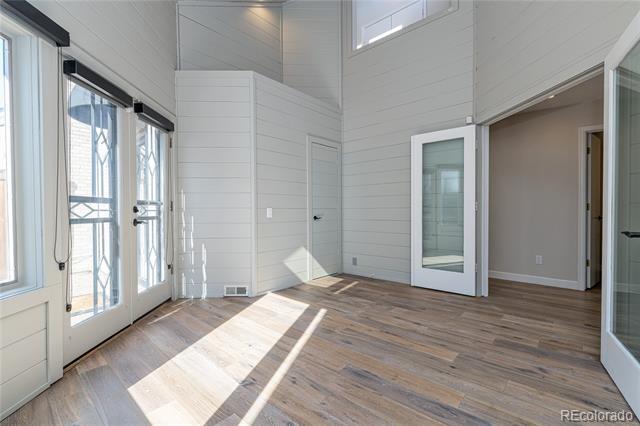 Building Photo - 541 Monroe St