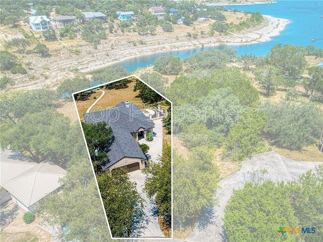 Building Photo - 321 Village View Dr