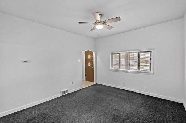 Building Photo - SCORE 1ST MONTH'S RENT FREE IF SIGNED BY FEB 6! Stunning 2 bedroom home in Pitcairn available now!