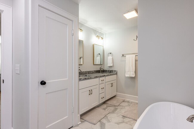 Building Photo - Wake up on Polo – Fully Furnished Home Nea...
