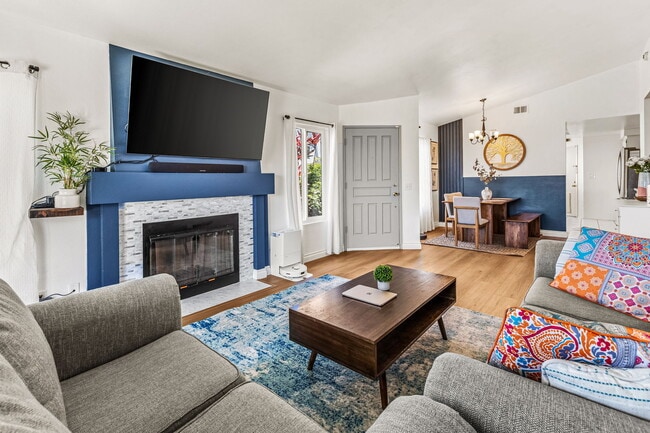 Building Photo - 2124 Redwood Crest