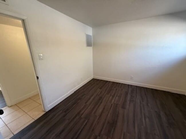 Building Photo - 1318 Park Dr