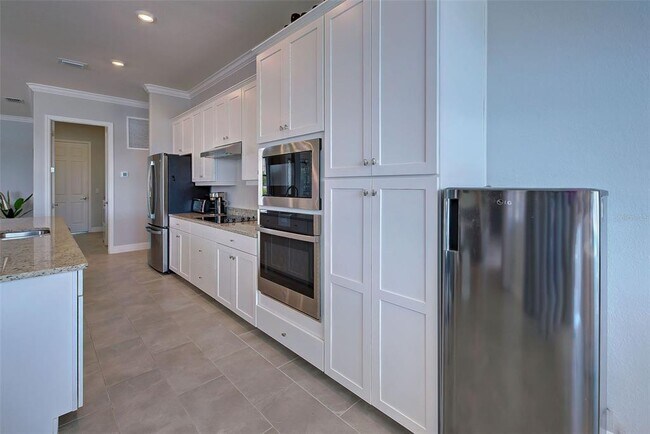 Building Photo - 15240 Spanish Point Dr