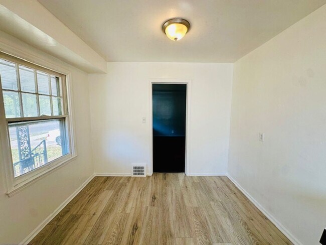 Building Photo - 2 Bedroom 1 Bath House For Lease Section 8 Only