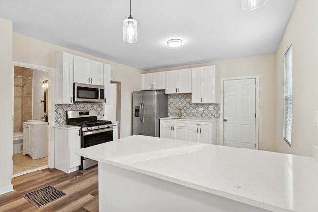 Building Photo - 515 George Ave