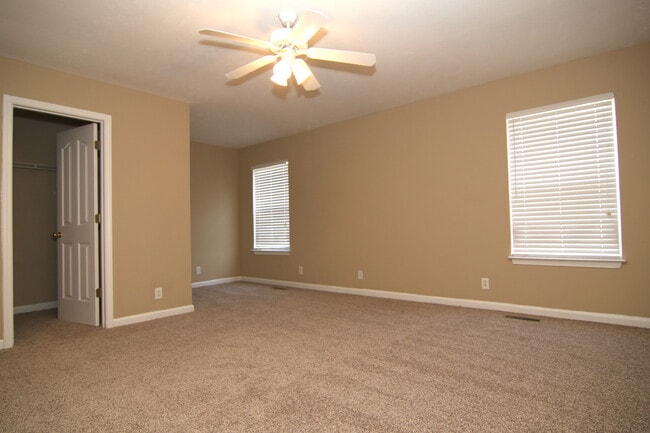 Building Photo - 323 Shoshone Pl