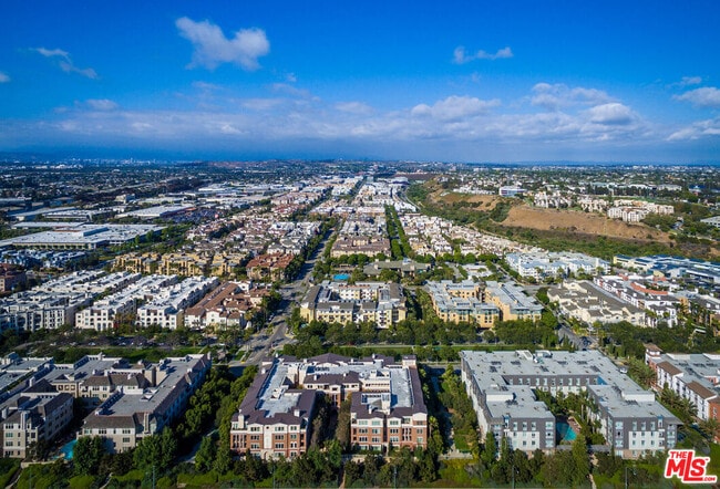 Building Photo - 6241 Crescent Park W
