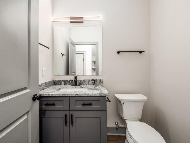 Building Photo - 384 Whitethorne Ave